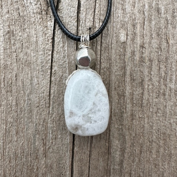 Rainbow Moonstone for Psychic Awareness, Lucid Dreaming and Protection. - Picture 5 of 8